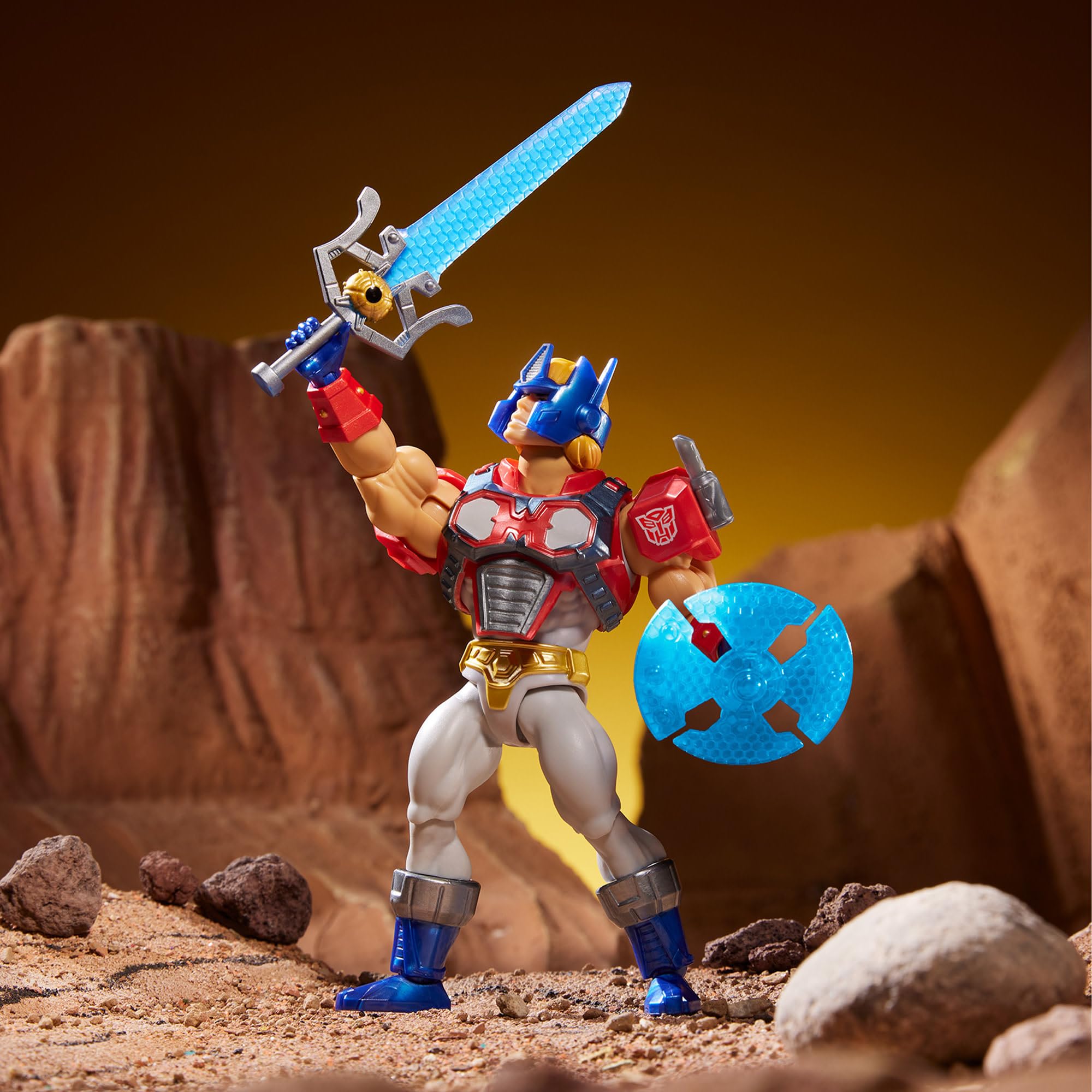 masters-of-the-universe-origins-transformers-optimus-prime-armor-he-man-14-cm image 3