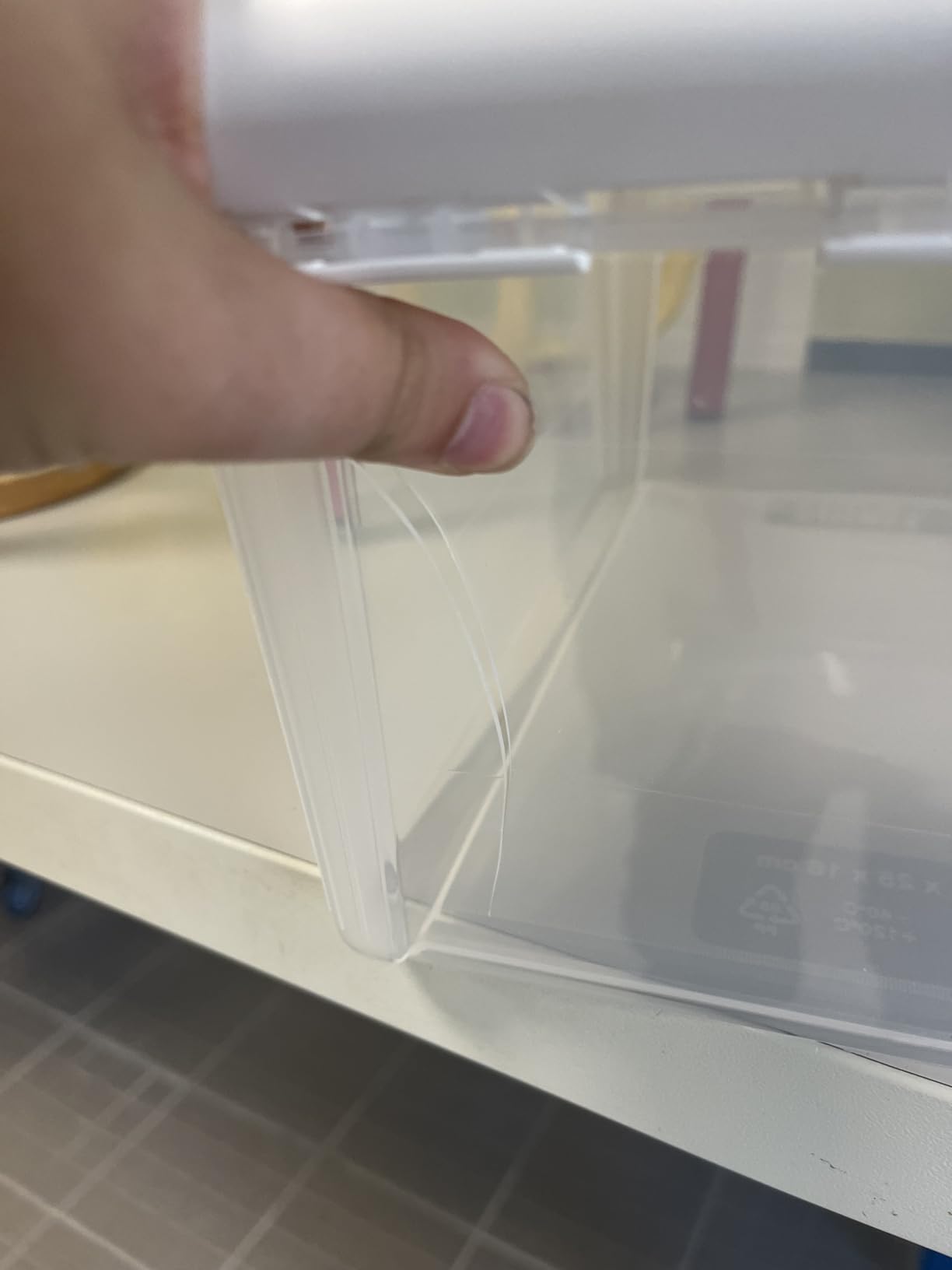 Eine Box verzogen